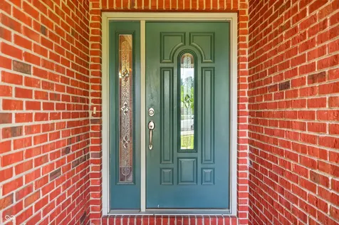 2516 Wyndham Place N Columbus IN 47203