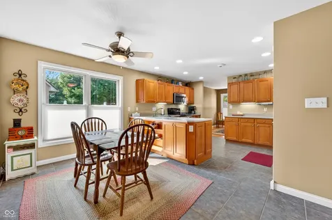 2516 Wyndham Place N Columbus IN 47203
