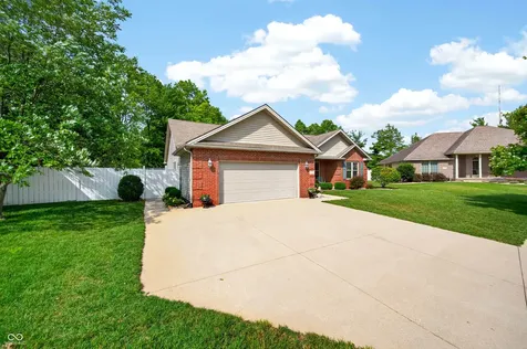 2516 Wyndham Place N Columbus IN 47203