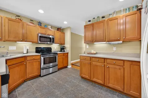 2516 Wyndham Place N Columbus IN 47203