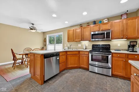2516 Wyndham Place N Columbus IN 47203