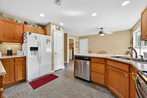2516 Wyndham Place N Columbus IN 47203