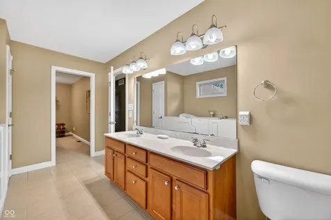 2516 Wyndham Place N Columbus IN 47203