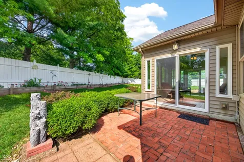 2516 Wyndham Place N Columbus IN 47203