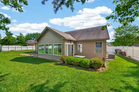 2516 Wyndham Place N Columbus IN 47203