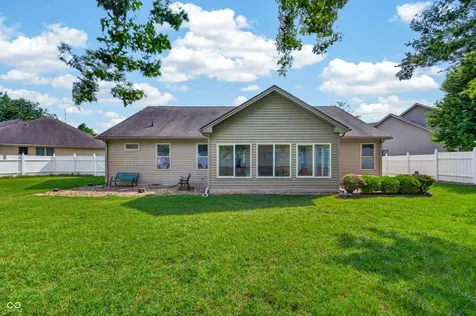 2516 Wyndham Place N Columbus IN 47203