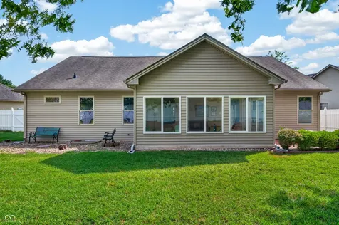 2516 Wyndham Place N Columbus IN 47203