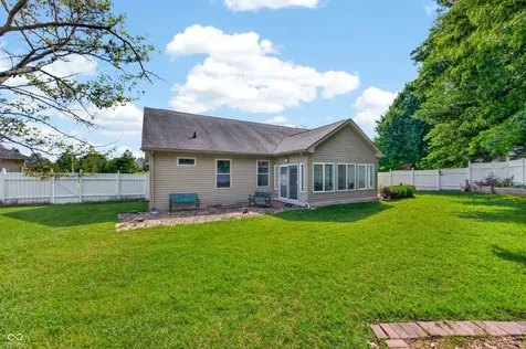 2516 Wyndham Place N Columbus IN 47203