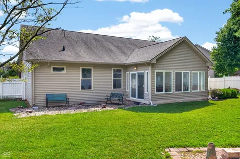 2516 Wyndham Place N Columbus IN 47203