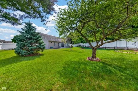 2516 Wyndham Place N Columbus IN 47203