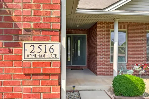 2516 Wyndham Place N Columbus IN 47203
