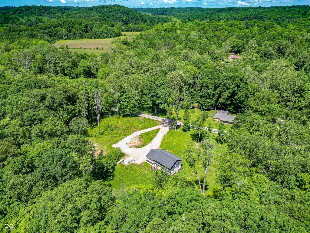 41 N Wolfcreek Road Columbus IN 47201