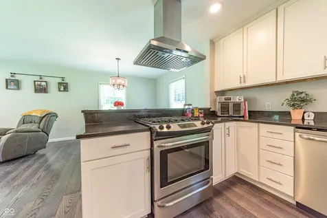 41 N Wolfcreek Road Columbus IN 47201