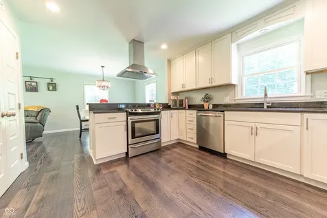 41 N Wolfcreek Road Columbus IN 47201
