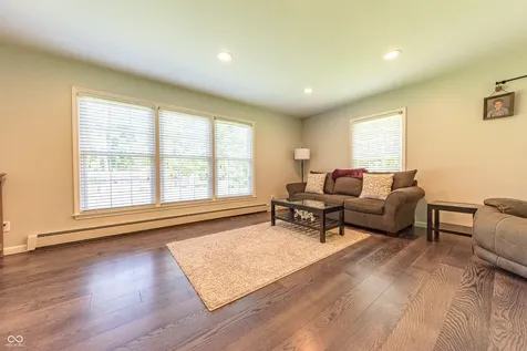 41 N Wolfcreek Road Columbus IN 47201