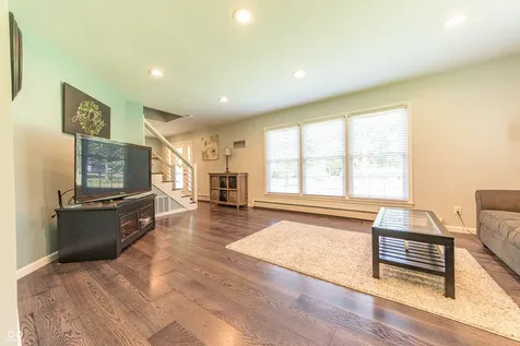 41 N Wolfcreek Road Columbus IN 47201
