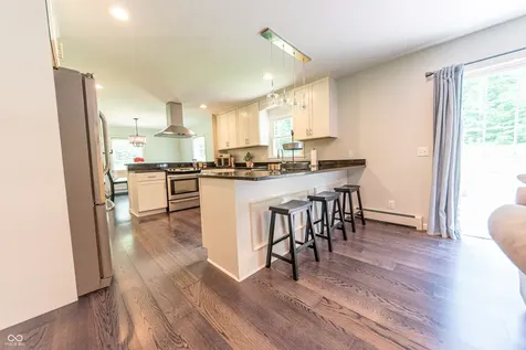41 N Wolfcreek Road Columbus IN 47201