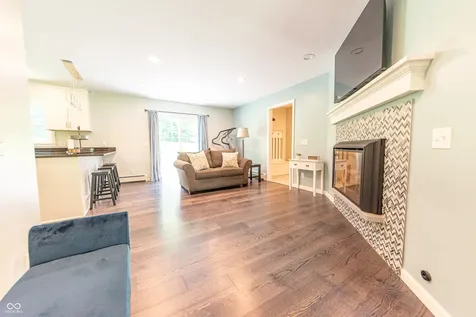 41 N Wolfcreek Road Columbus IN 47201