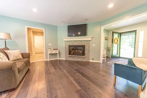 41 N Wolfcreek Road Columbus IN 47201