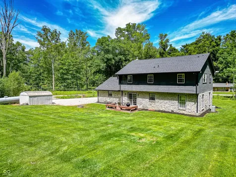 41 N Wolfcreek Road Columbus IN 47201
