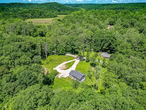 41 N Wolfcreek Road Columbus IN 47201