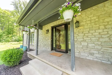 41 N Wolfcreek Road Columbus IN 47201