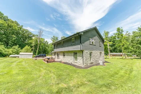 41 N Wolfcreek Road Columbus IN 47201