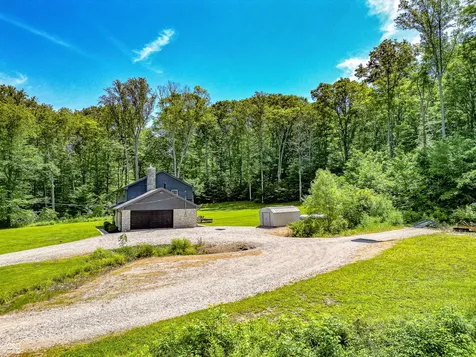 41 N Wolfcreek Road Columbus IN 47201