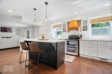 570 S Harbour Noblesville IN 46062