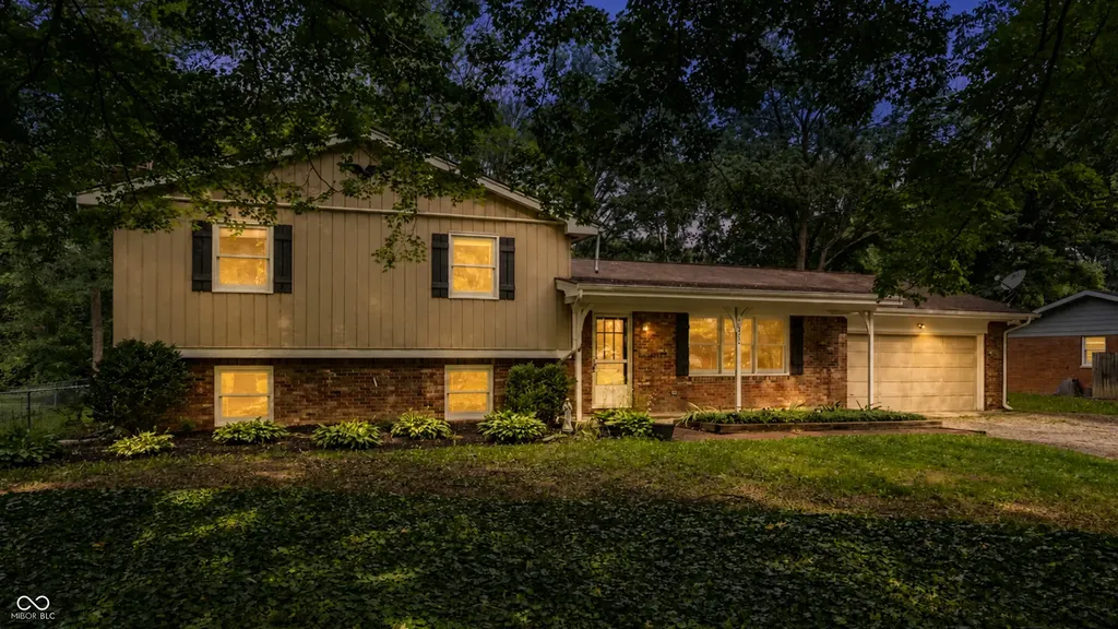 10560 Greentree Drive Carmel IN 46032