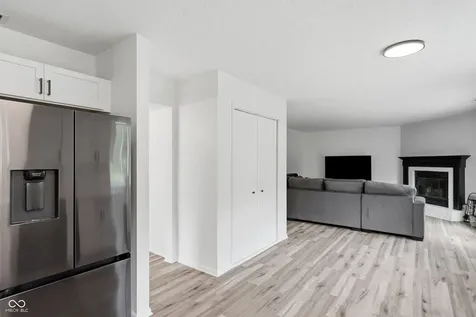 11127 Bayridge Circle W Indianapolis IN 46236