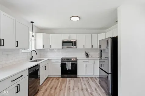 11127 Bayridge Circle W Indianapolis IN 46236