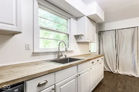 9514 Haverstick Road Indianapolis IN 46240