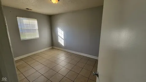 6147 Commodore Drive Indianapolis IN 46219