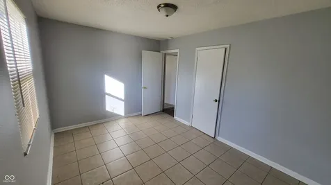 6147 Commodore Drive Indianapolis IN 46219