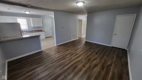 6147 Commodore Drive Indianapolis IN 46219