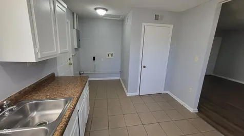 6147 Commodore Drive Indianapolis IN 46219
