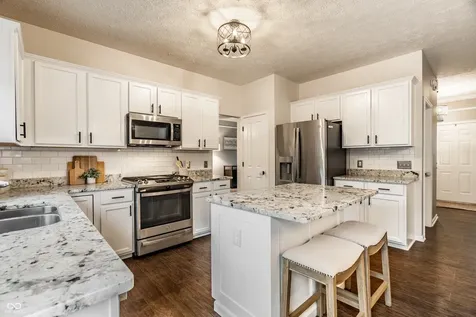 9091 Iris Lane Zionsville IN 46077