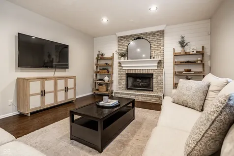 9091 Iris Lane Zionsville IN 46077