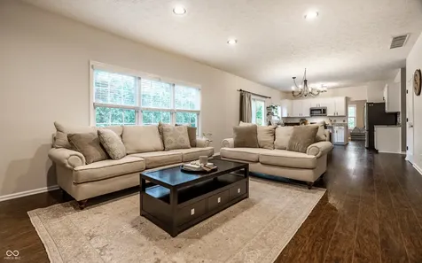 9091 Iris Lane Zionsville IN 46077