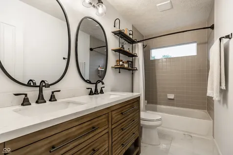 9091 Iris Lane Zionsville IN 46077