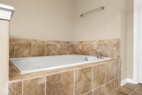 6972 Pinnacle Drive Columbus IN 47201