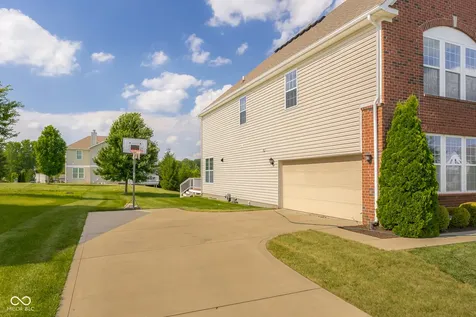 6972 Pinnacle Drive Columbus IN 47201