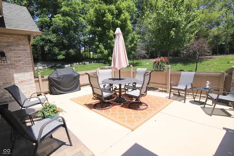 7484 Courtyard Way Fishers IN 46038