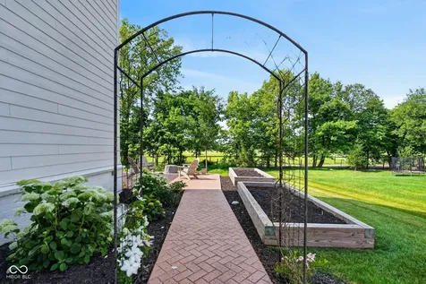 2752 Flowing Creek Place Westfield IN 46074