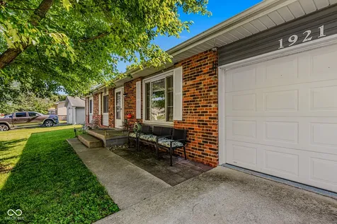 1921 Lockerbie Drive Columbus IN 47203