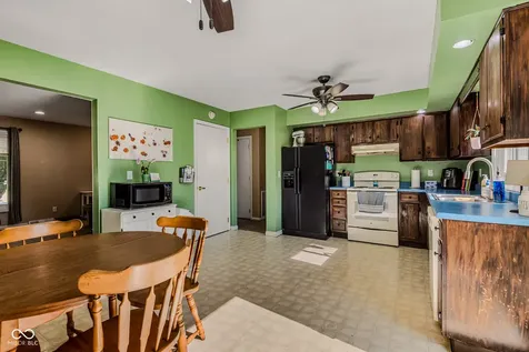 1921 Lockerbie Drive Columbus IN 47203