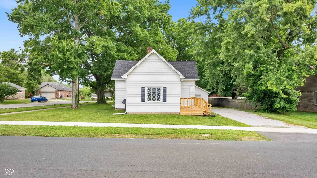 108 E Washington Mooresville IN 46158