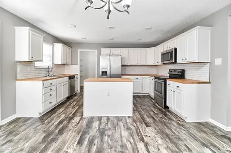 10275 Lothbury Circle Fishers IN 46037
