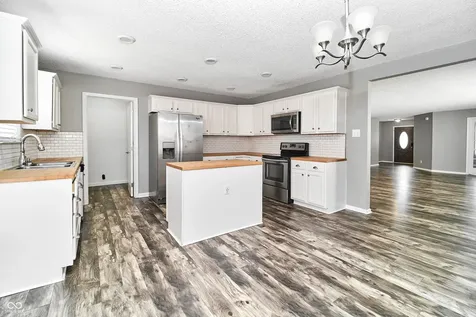 10275 Lothbury Circle Fishers IN 46037